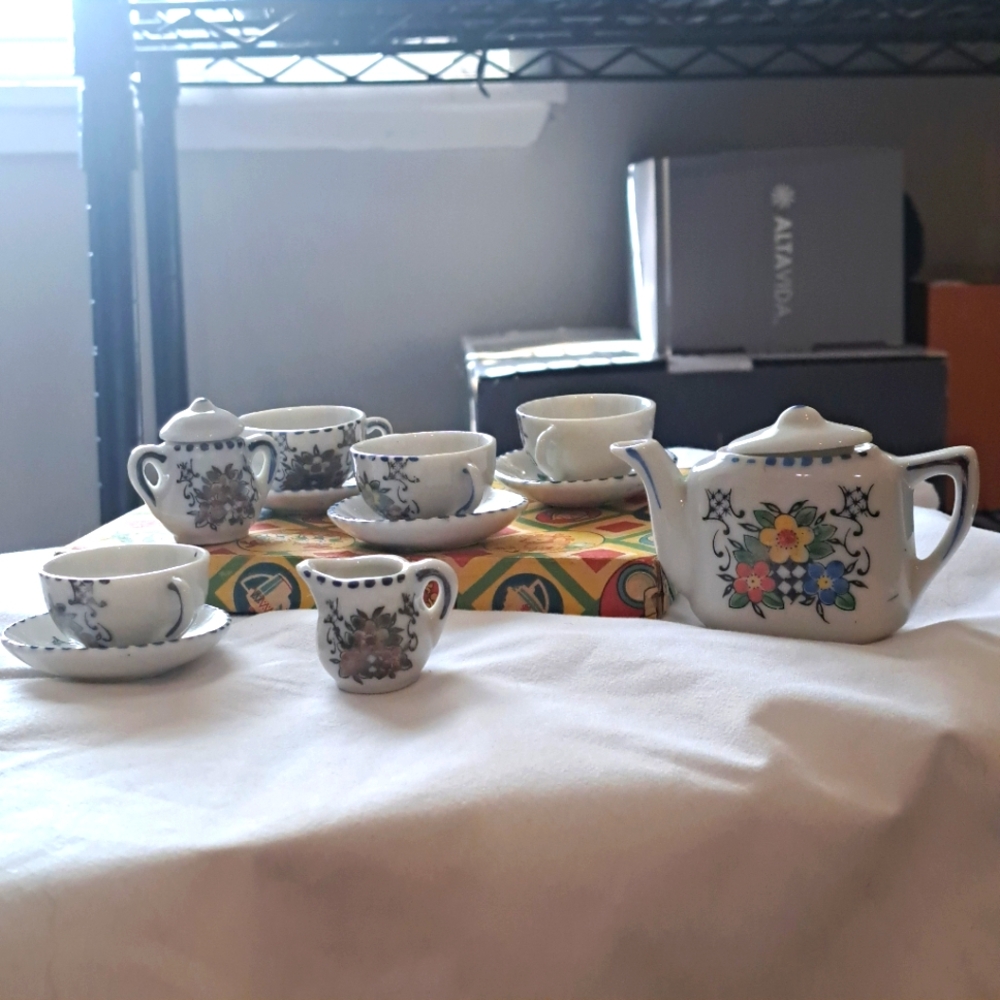 Vintage Tea Set, 13 Pieces